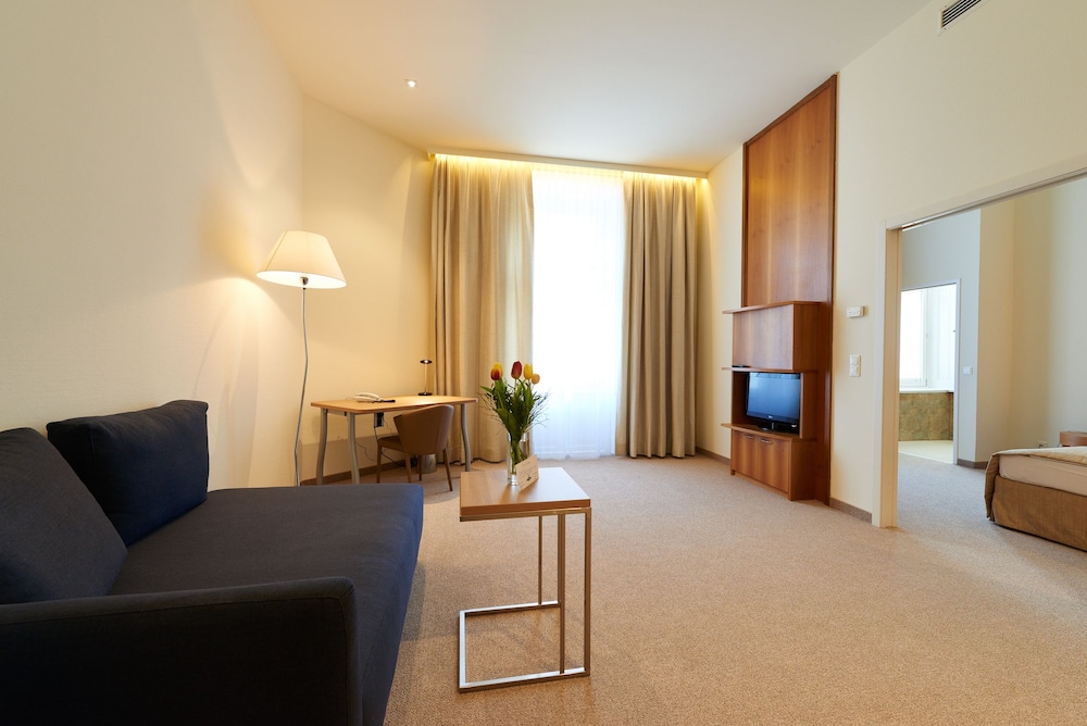 Hilight Suites Hotel 42/49