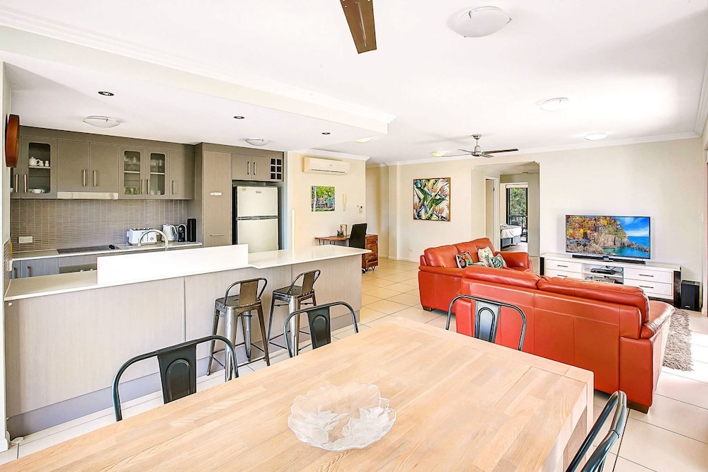 Elysium Apartments 4/68