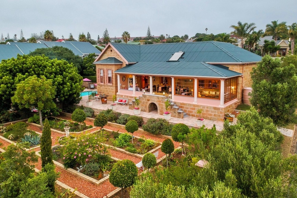 Betty's Boutique Hotel 2/50