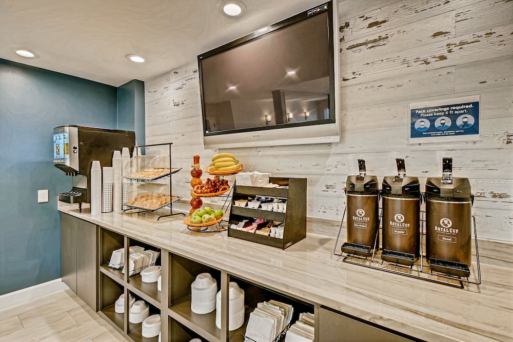 Orangewood Inn Suites Midtown 42/58