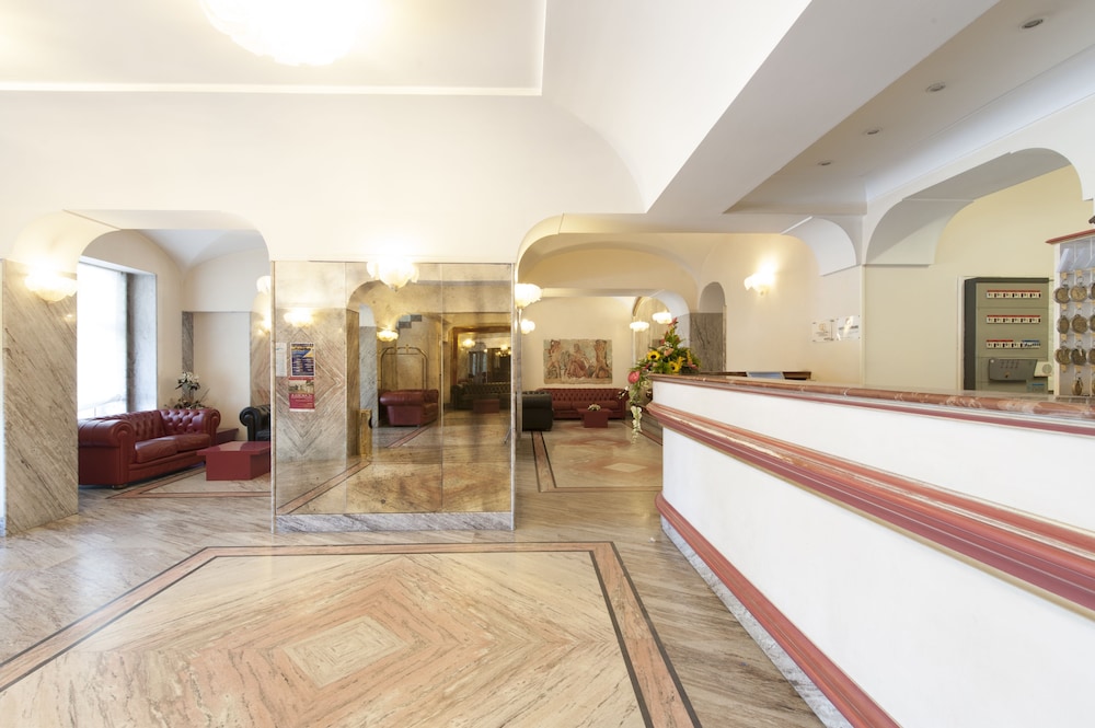 Esplanade Hotel 31/60