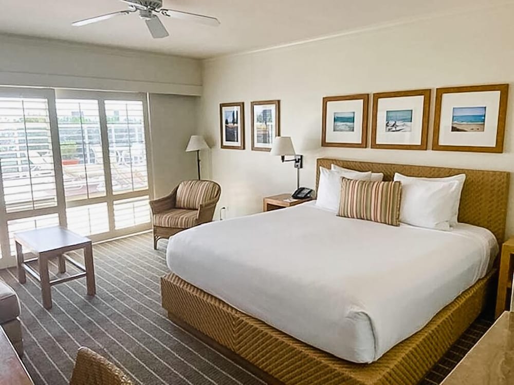 Casa Loma Beach Hotel 24/57