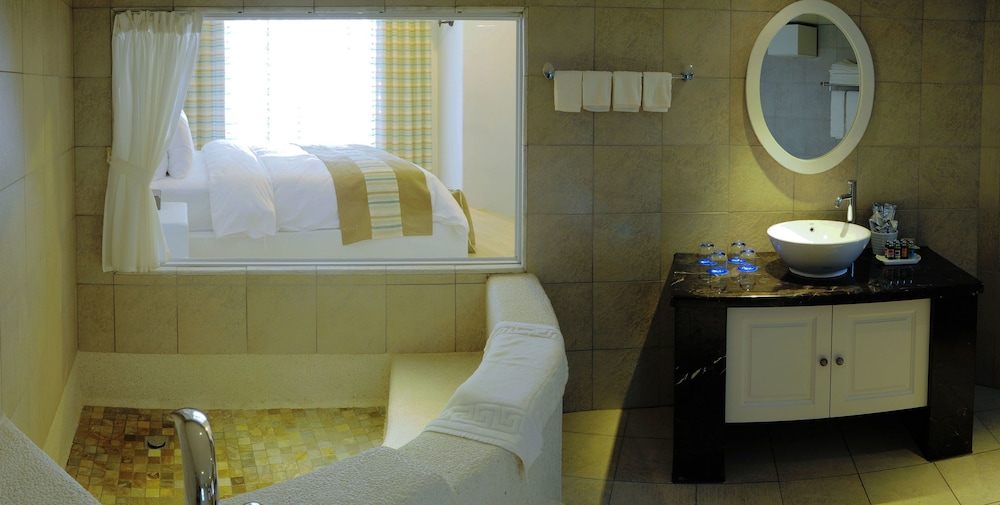 Chateau Villa 28/33