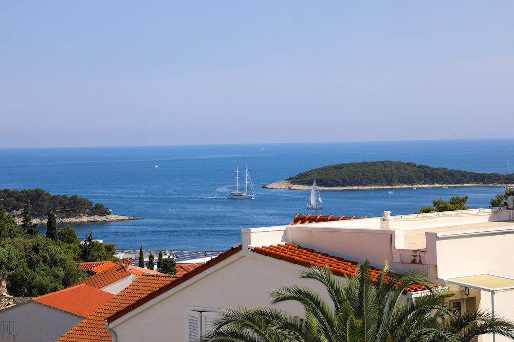 Stella Maris Hvar - Sea View Rooms with Balcony 13/15