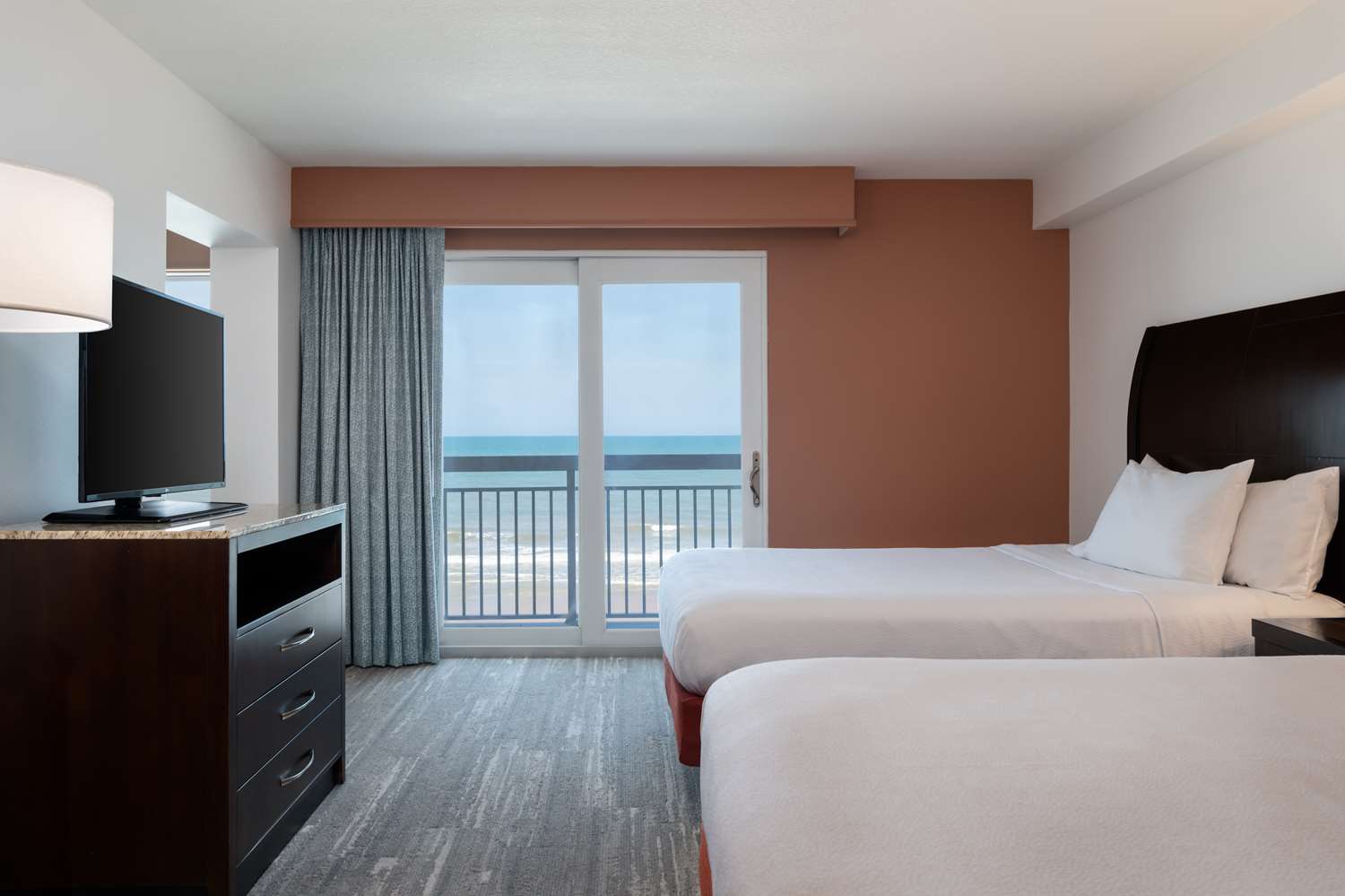 DELUXE, 2 QUEEN BEDS, OCEAN FRONT, BALCONY