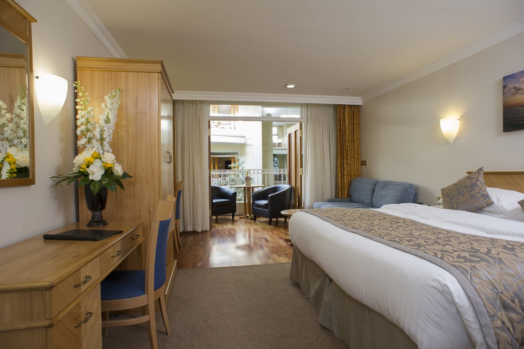 Atrium, King Bed