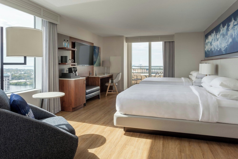 غرفة كبيرة بسريرين كوين بشرفة لذوي الإعاقة، Tampa Marriott Water Street 5/7