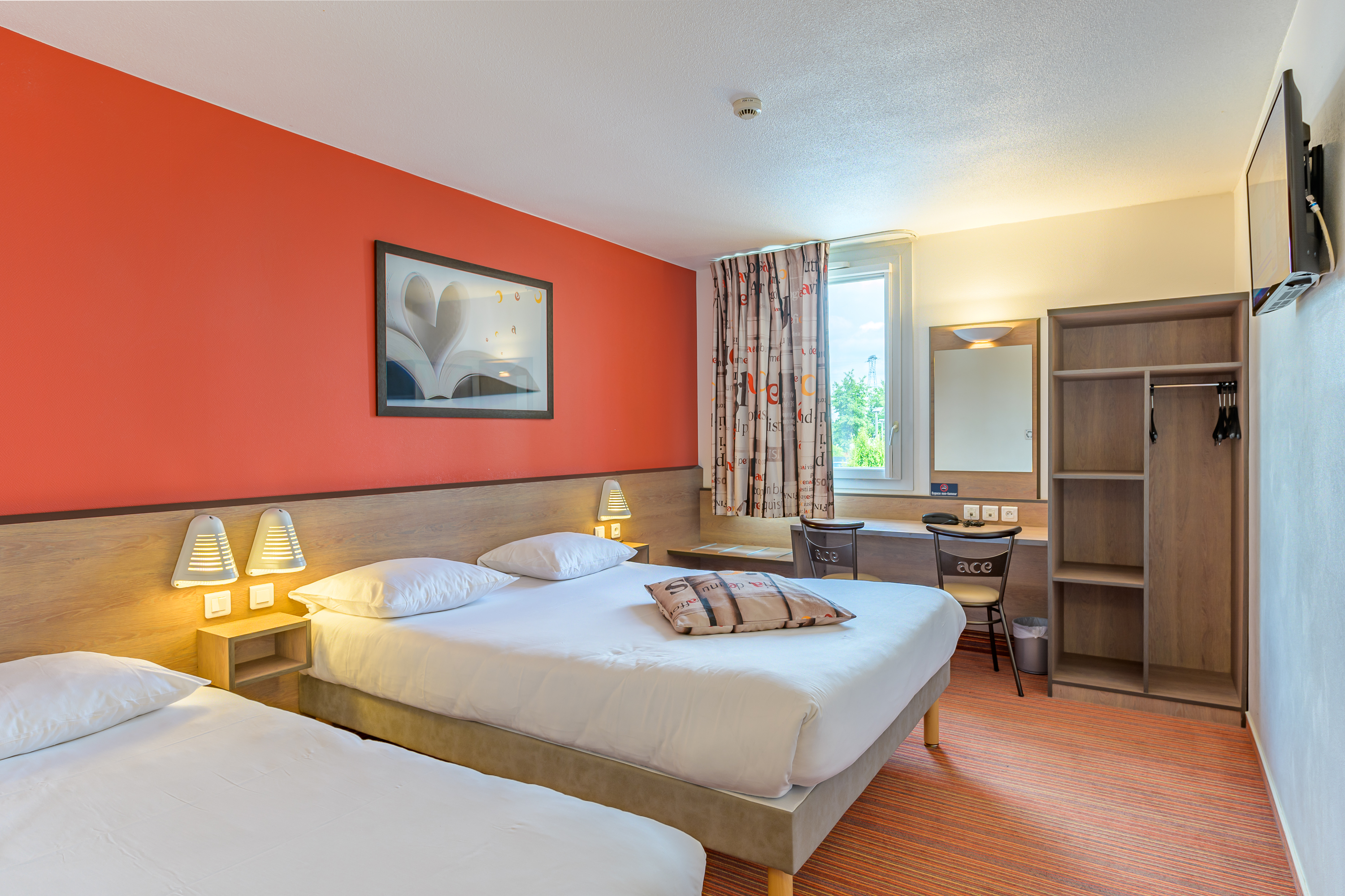 Room, Triple