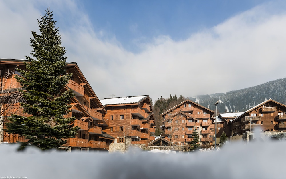 PREMIUM RESIDENCE LES FERMES DU SOLEIL 44/49