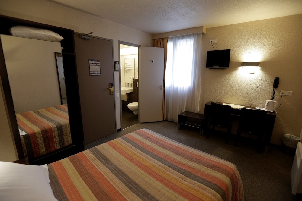Hotel Au Petit Caporal 37/50