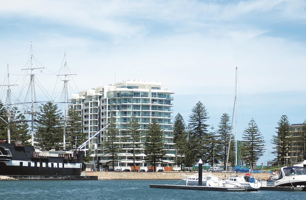 Oaks Glenelg Liberty Suites، أديليد 9/80