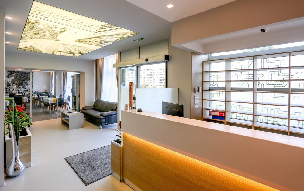 Grad Hotel 5/44