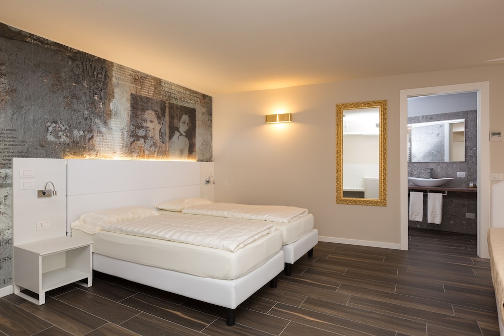 PACE 1954 Hotel 28/67