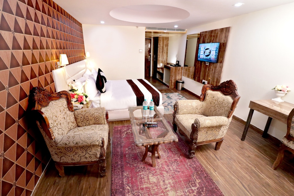 Royal Park Resorts 13/18