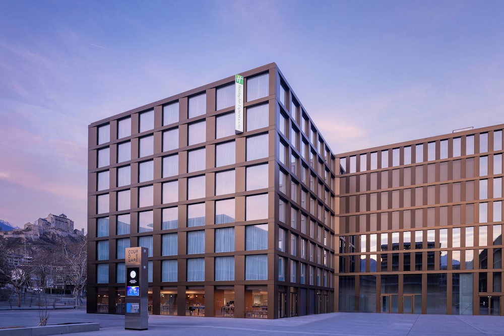 Holiday Inn Express and Suites Sion By IHG 1/50