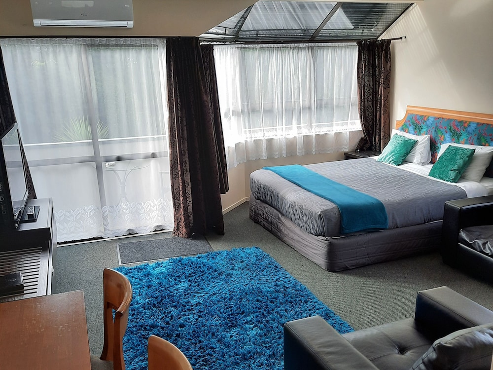 Pembrooke Motor Lodge, Whangarei 10/29