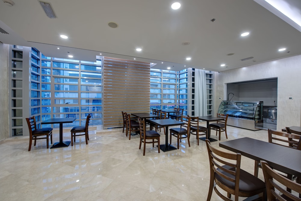 Center Hotel Sharjah 24/34