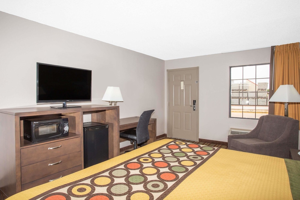 Super 8 by Wyndham Springdale AR 11/30