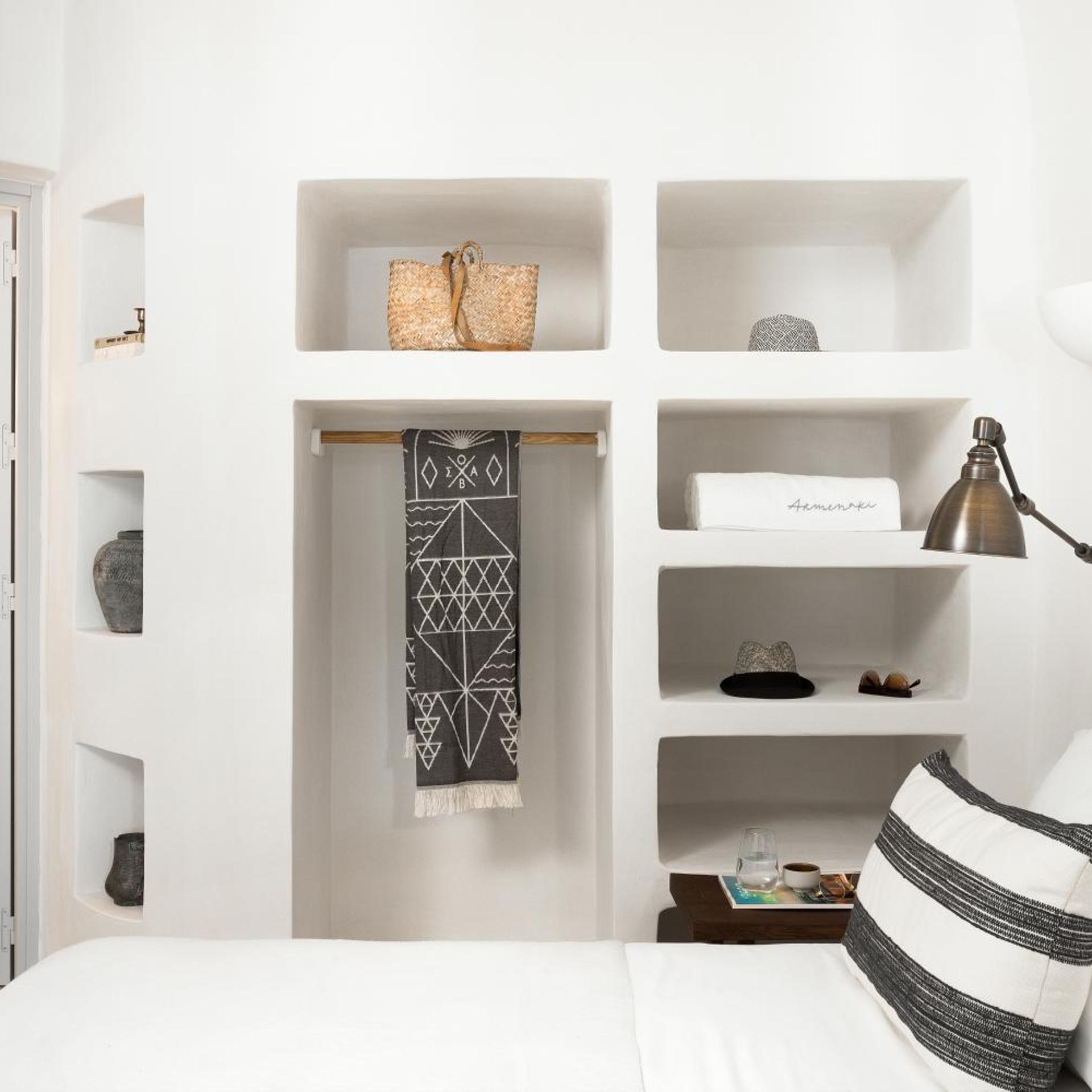 CAVE, SUITE