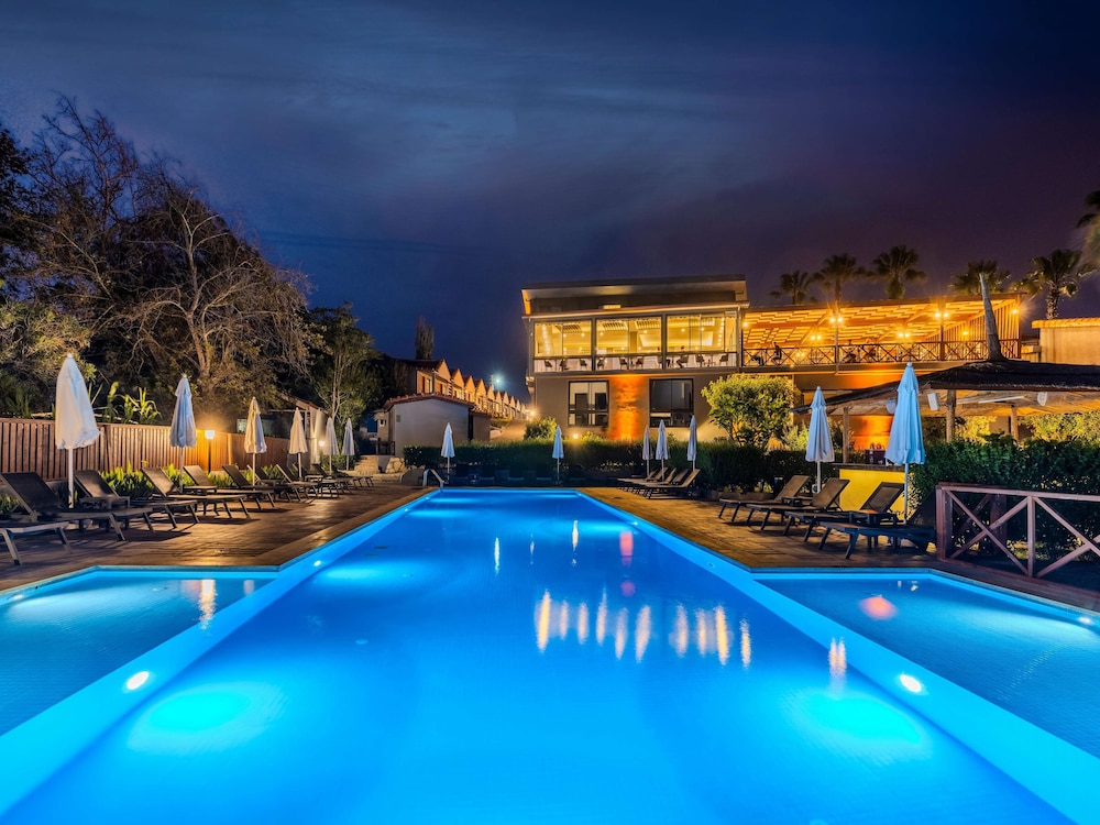 Adora Calma Beach Hotel