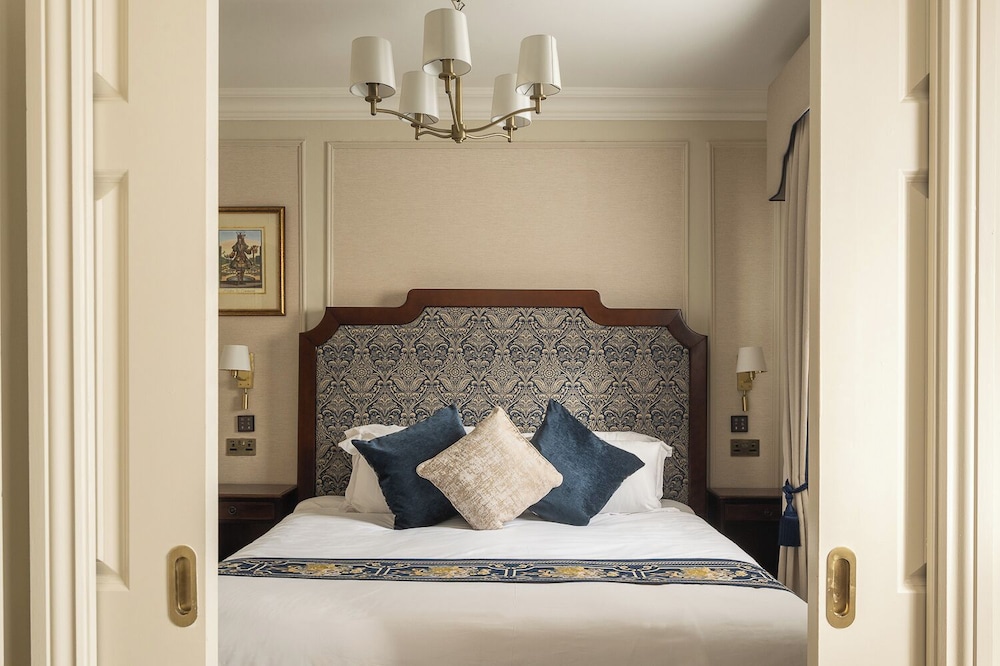 1 BEDROOM, SUPERIOR, SUITE