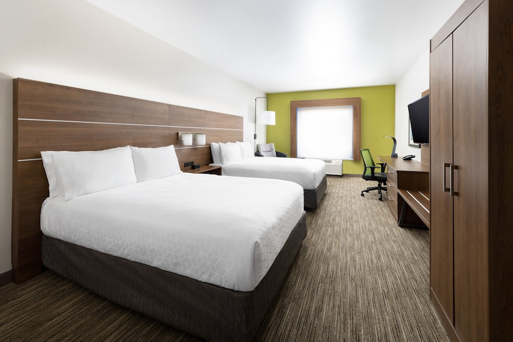 Holiday Inn Express & Suites Oakhurst Yosemite Park Area 20/48