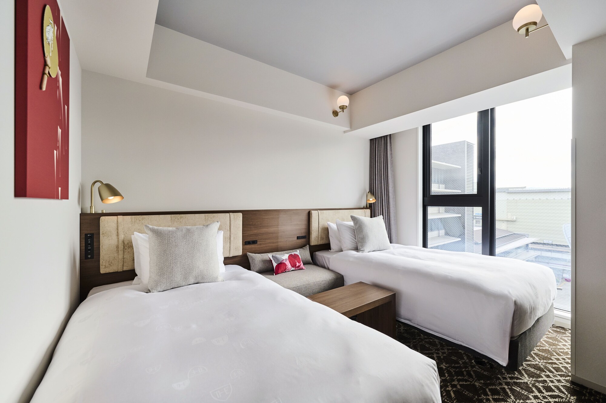 MODERATE, TWIN BEDS