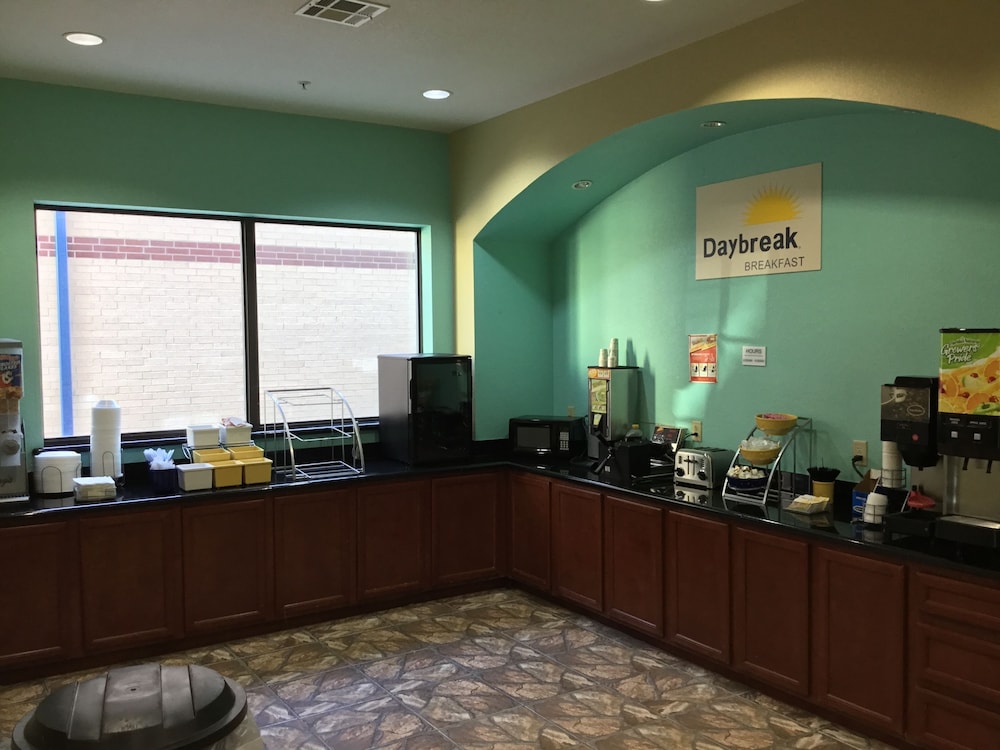 Days Inn By Wyndham Kemah 46/56