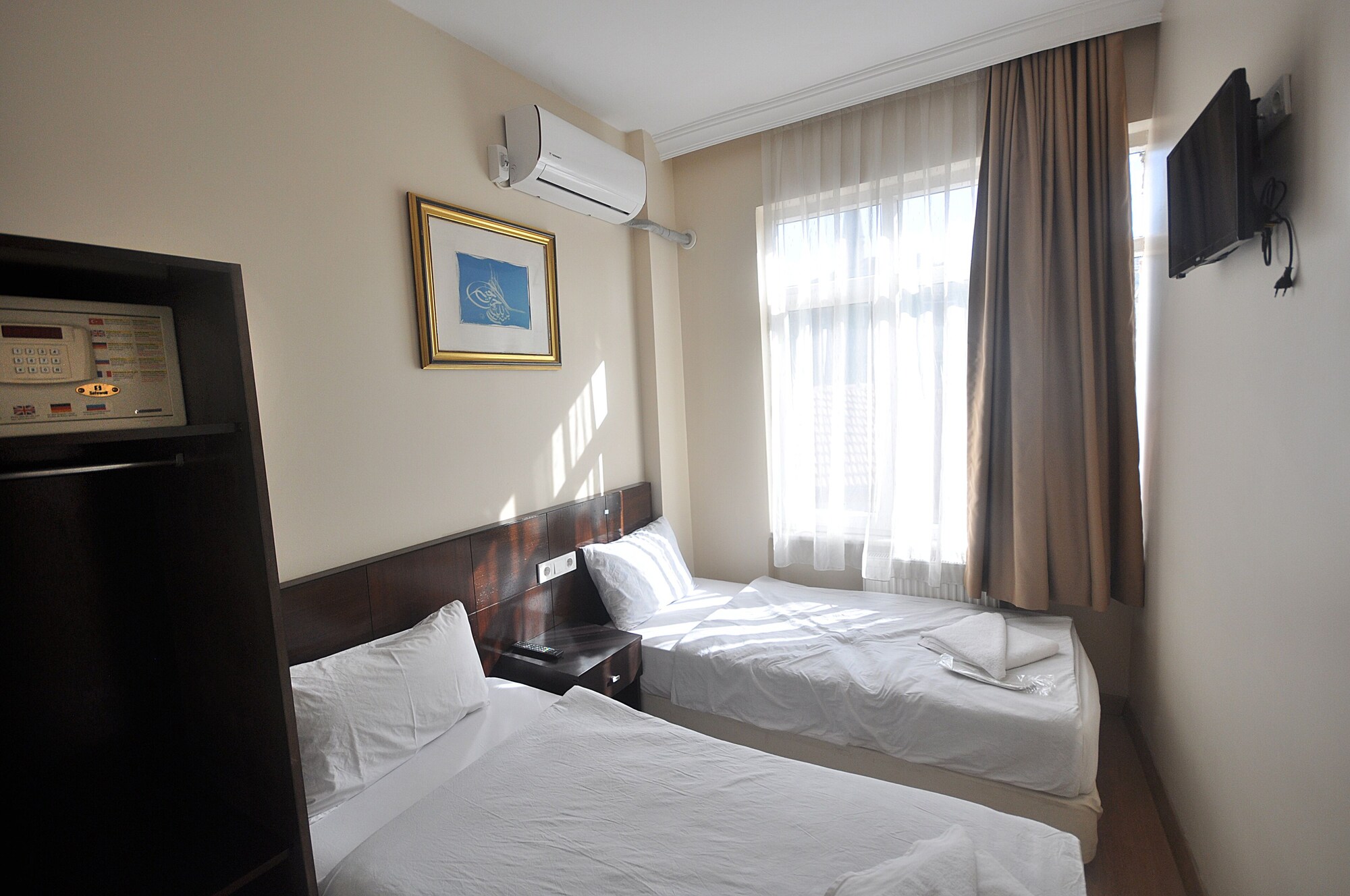 CLASSIC, TWIN BEDS