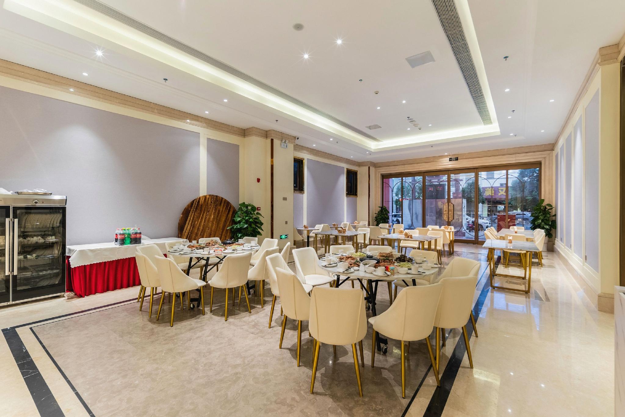Vienna Hotel (Lingao store) 40/50