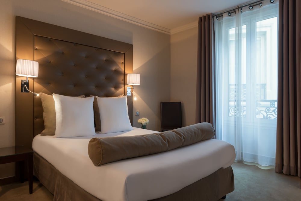 Hotel Saint Cyr Etoile 31/65