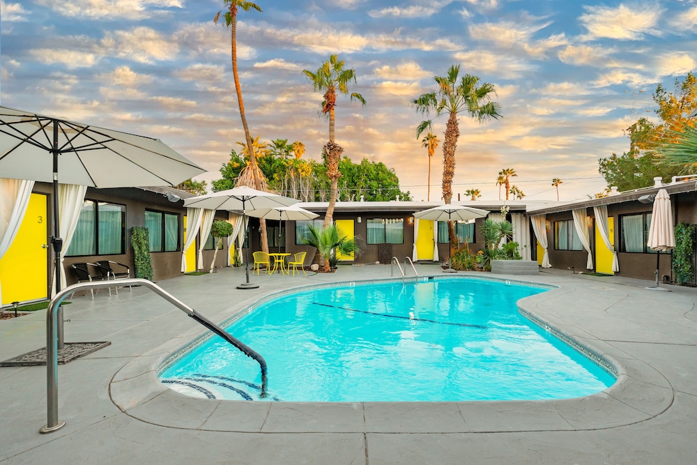 Cheetah Hotel 4/40
