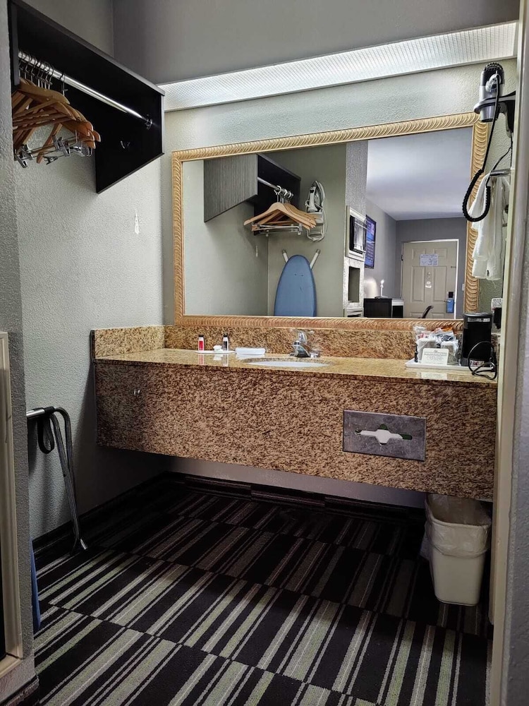 Days Inn by Wyndham Southaven MS 9/23