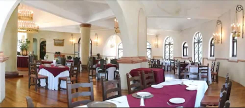 Hotel Castillo Santa Cecilia 49/70