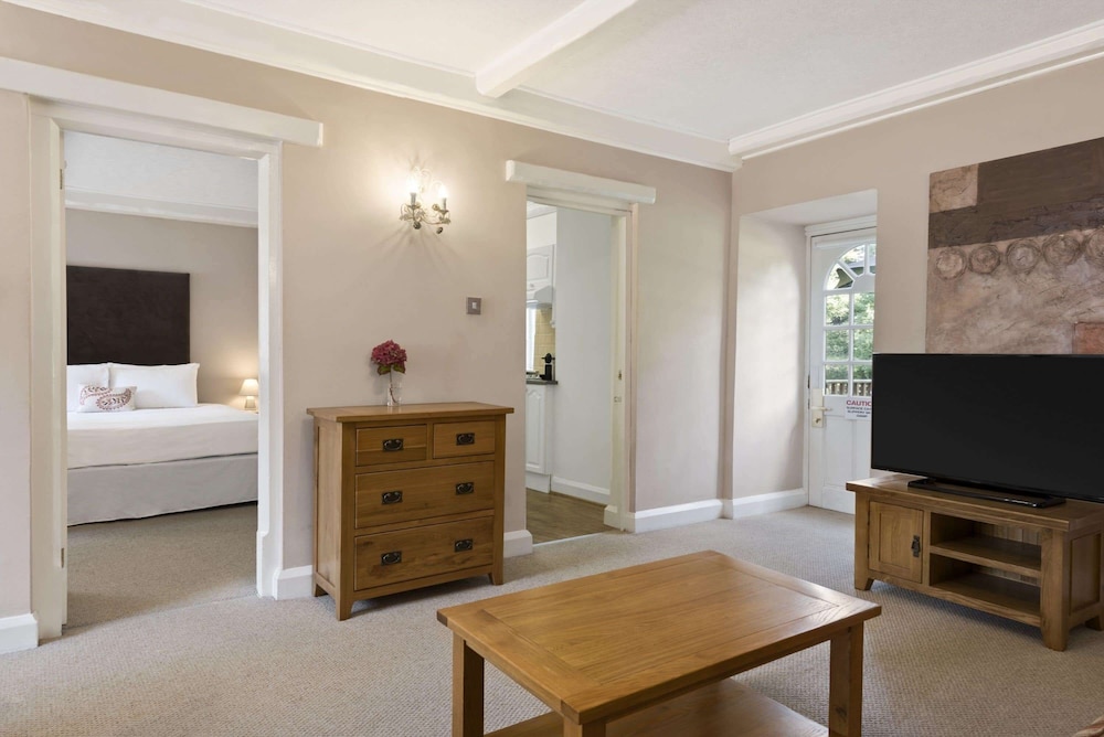 Cwrt Bleddyn Hotel & Spa 5/42