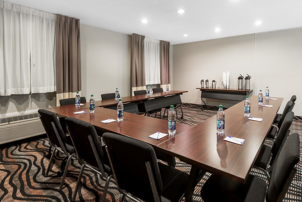 Baymont By Wyndham Cambridge 18/21