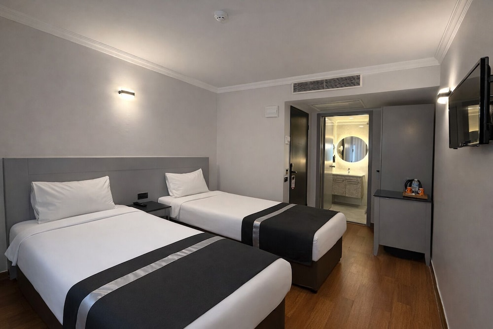 DELUXE, TWIN BEDS