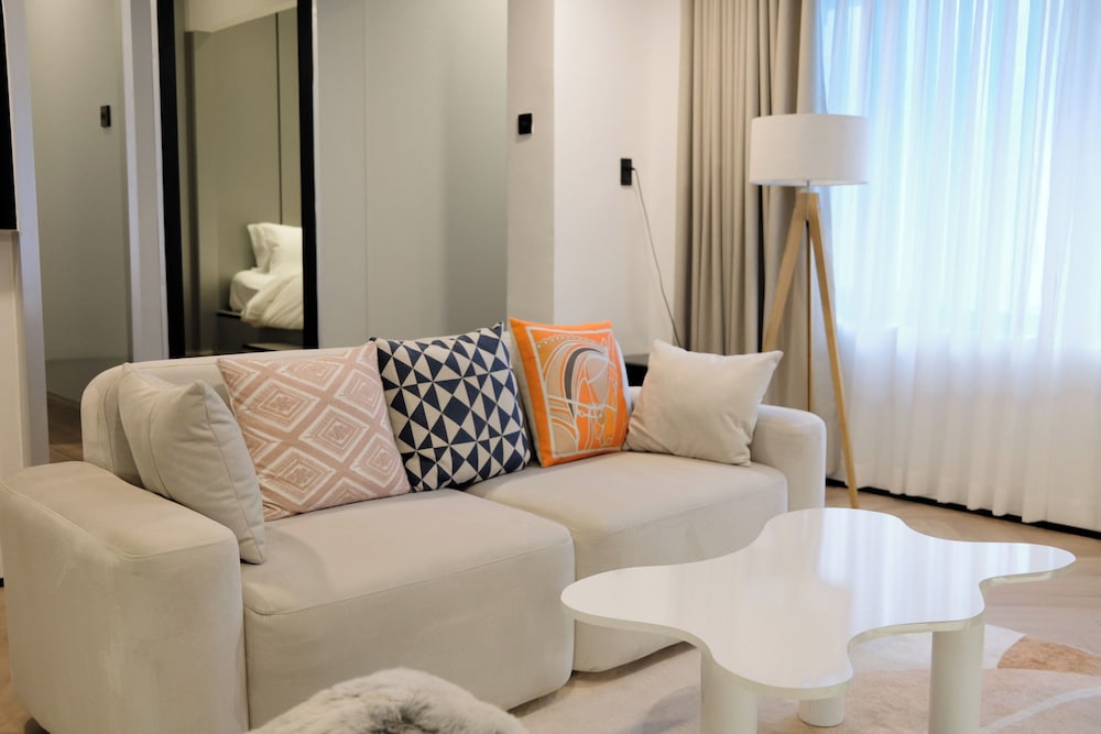 Metrolux City Contemporary Hotel 30/50