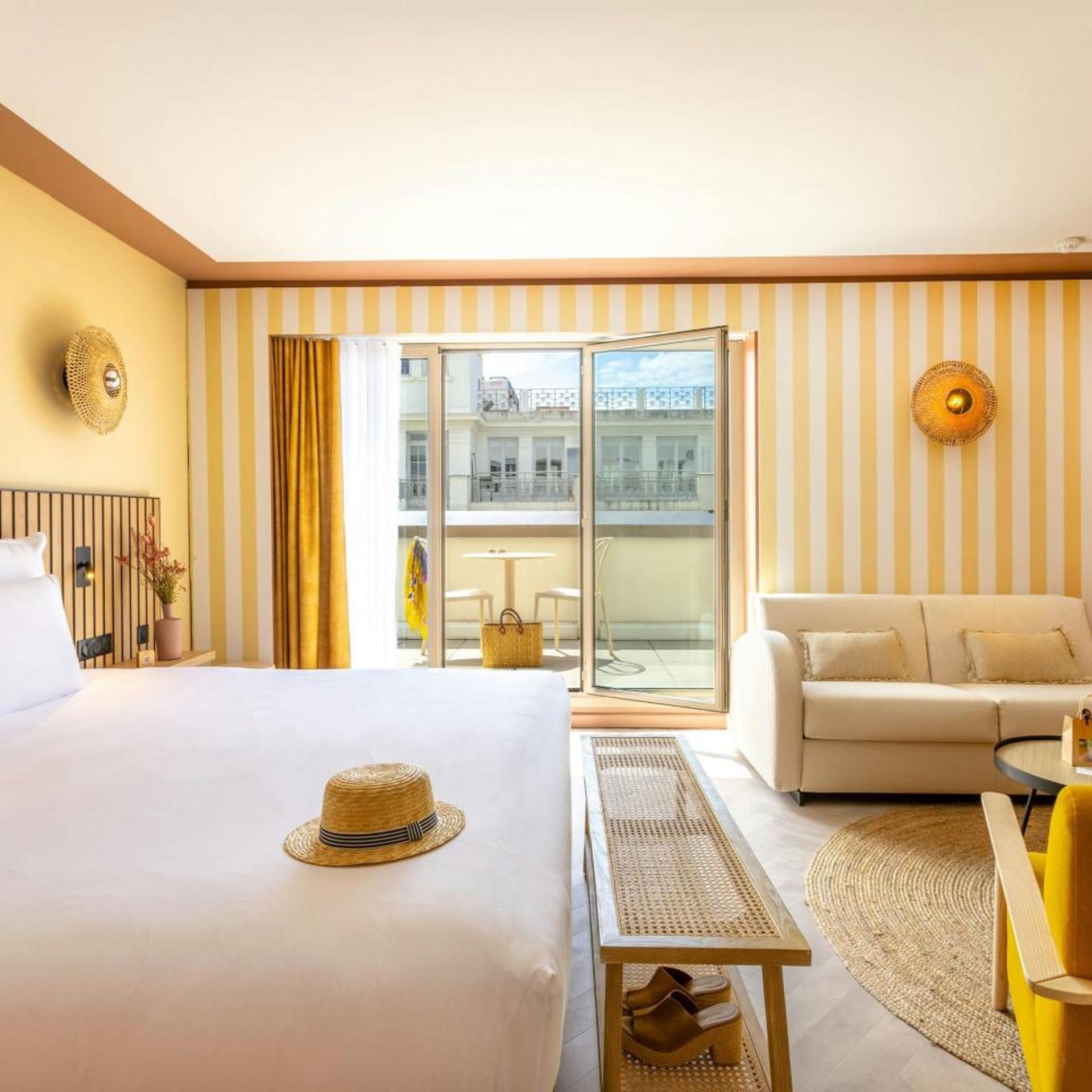 Junior Suite, King Bed, Sofa, Terrace
