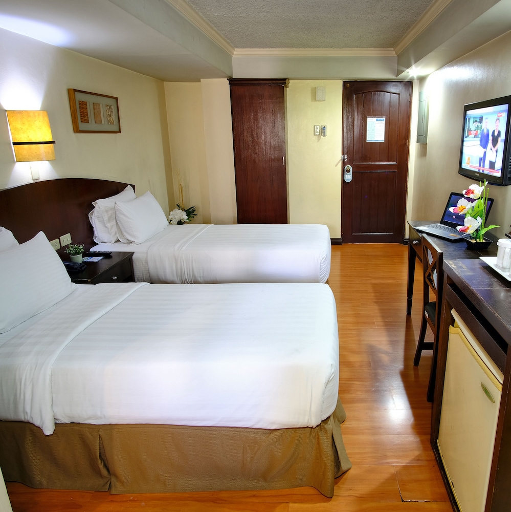 DELUXE, SINGLE, QUEEN BED