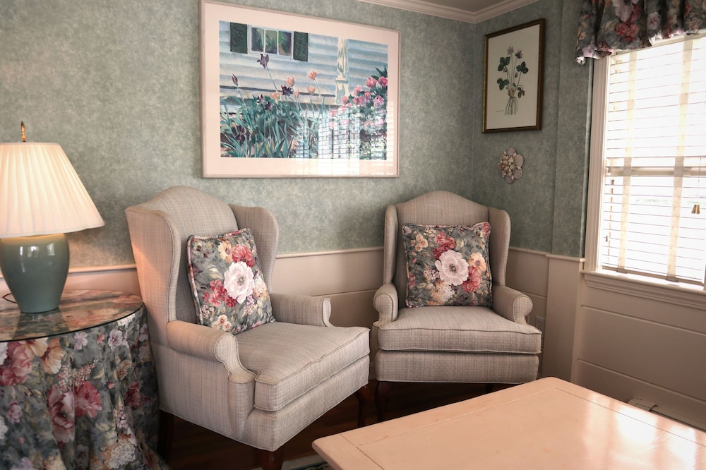 The Whalewalk Inn & Spa 20/50