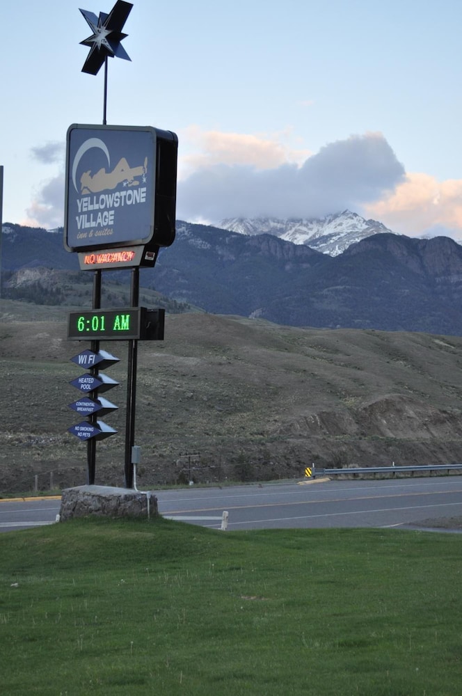 Yellowstone Village Inn and Suites 27/36