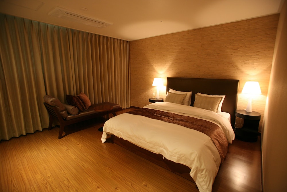 Family Suite, Queen Bed