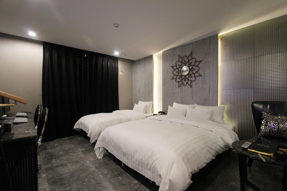 DELUXE, TWIN BEDS