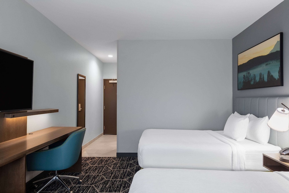 La Quinta Inn and Suites by Wyndham Centralia 15/50