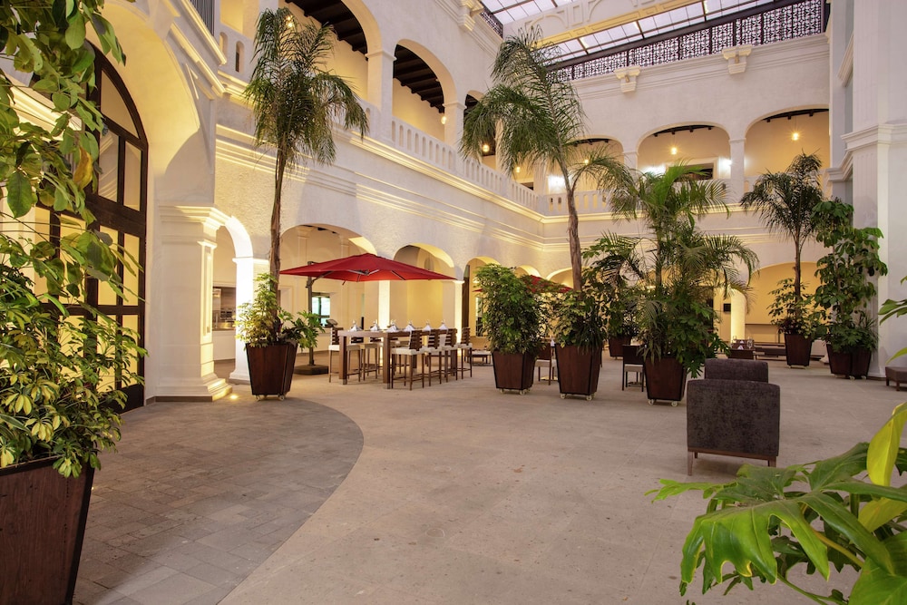 DoubleTree by Hilton Toluca 5/80