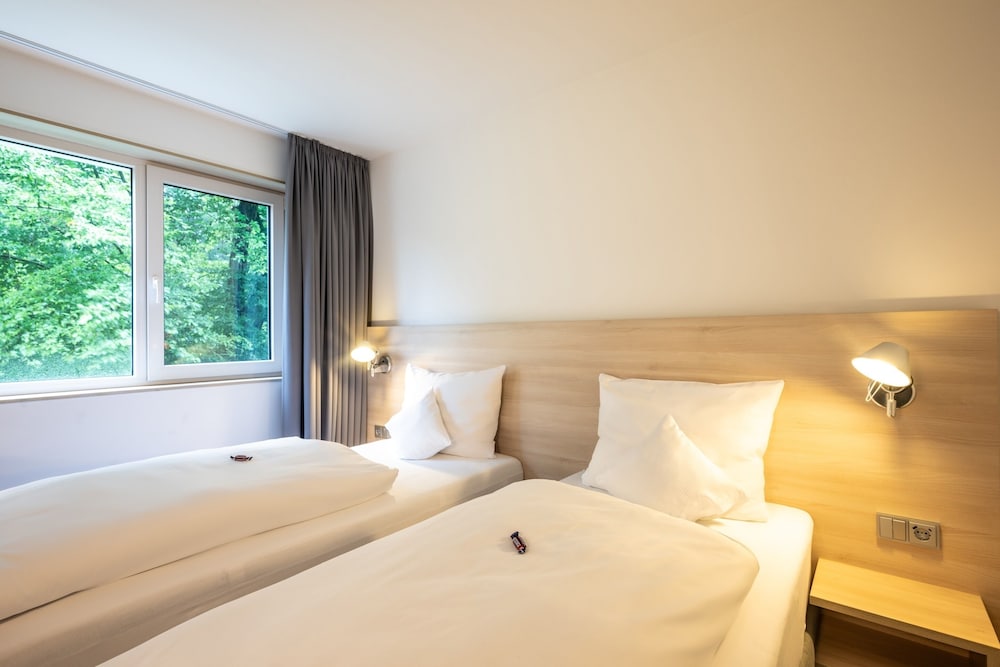 SUPERIOR, TWIN BEDS