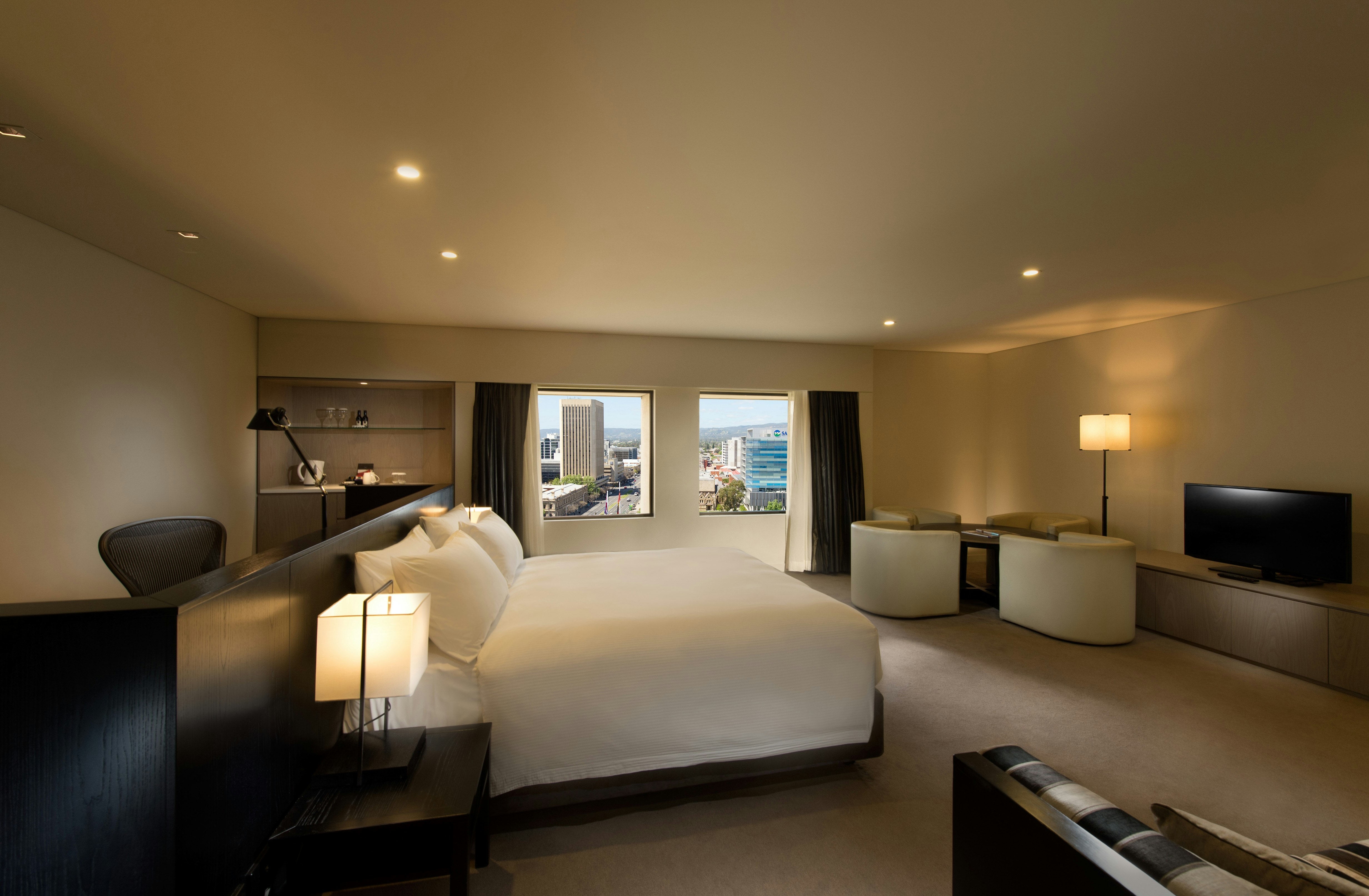 JUNIOR SUITE, KING BED