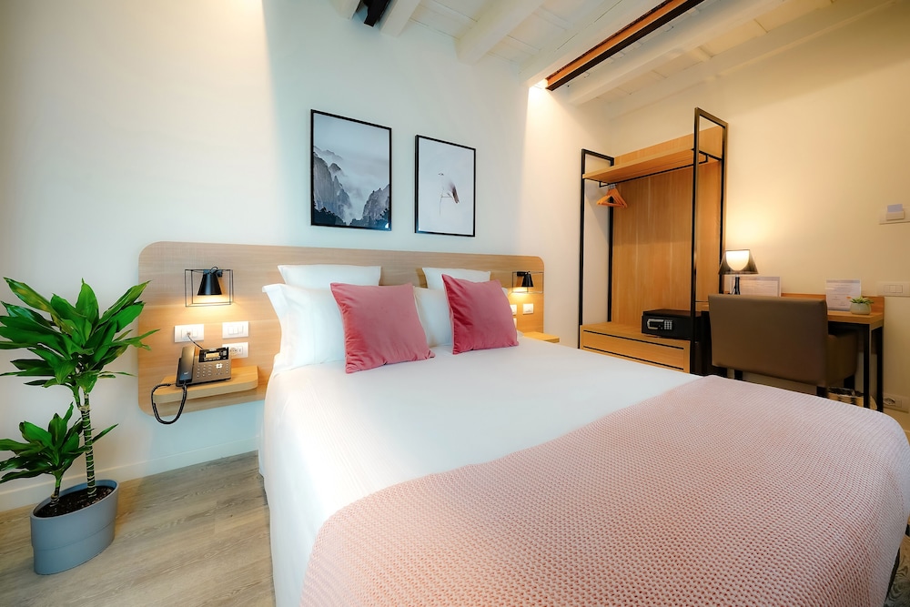 Bergamo Inn 15 22/45