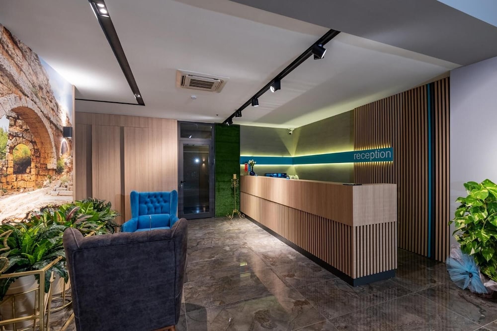 Anelli Hotel 8/40